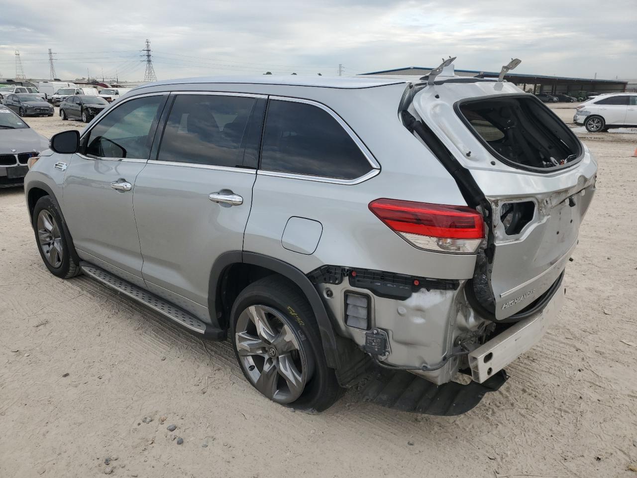 2017 Toyota Highlander VIN 5TDYZRFH6HS230130 Copart auction photo, rear end damage thumbnail 2