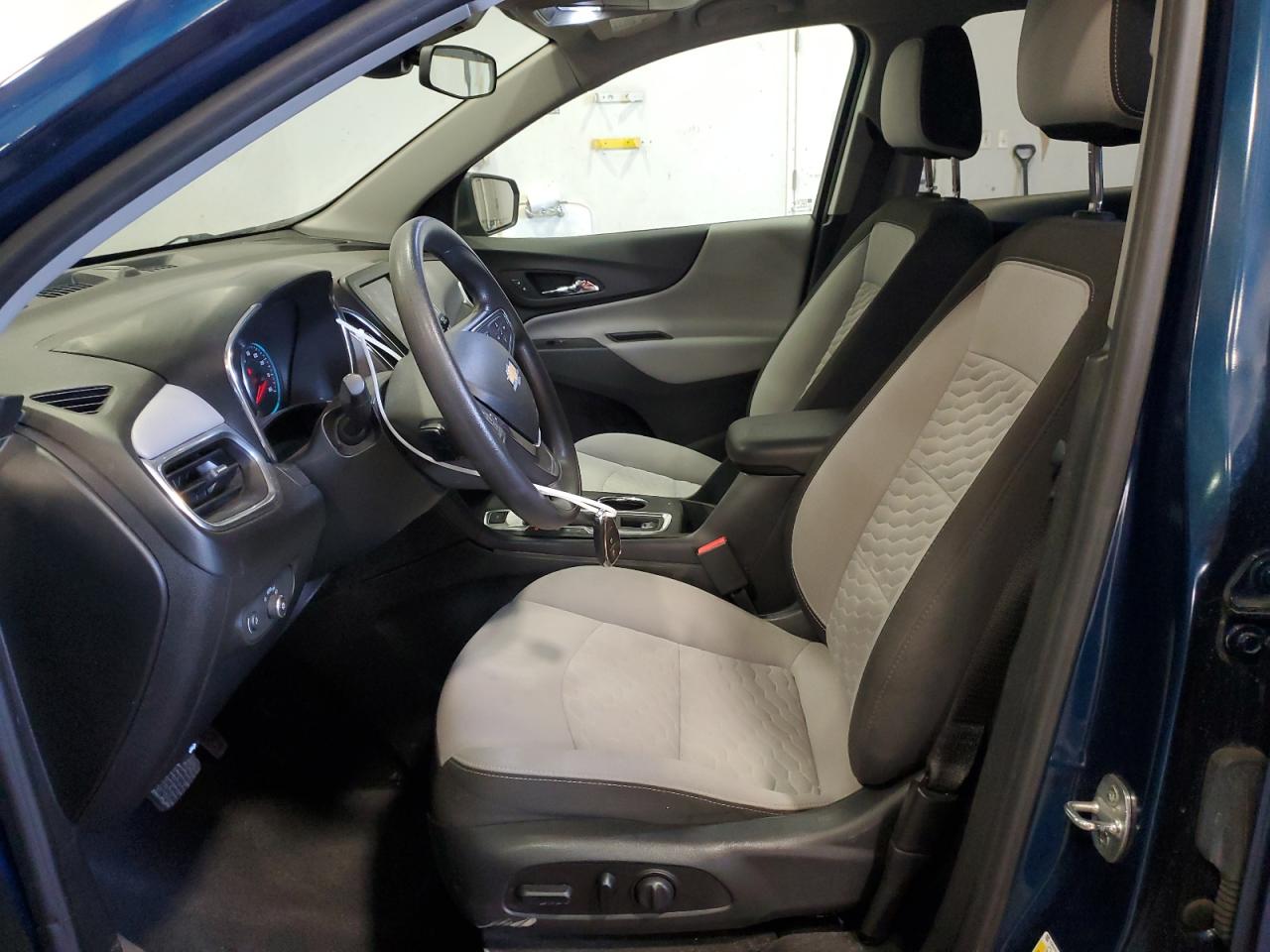 2020 Chevrolet Equinox VIN 2GNAXUEV8L6190290 Copart auction photo, front end / side damage thumbnail 7