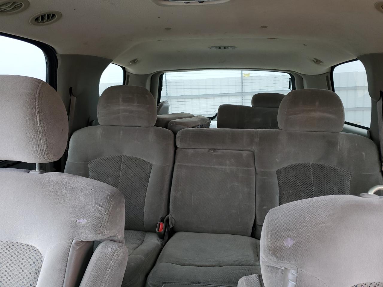 2001 Chevrolet Tahoe VIN 1GNEC13TX1R189141 Copart auction photo, side / front end damage thumbnail 10