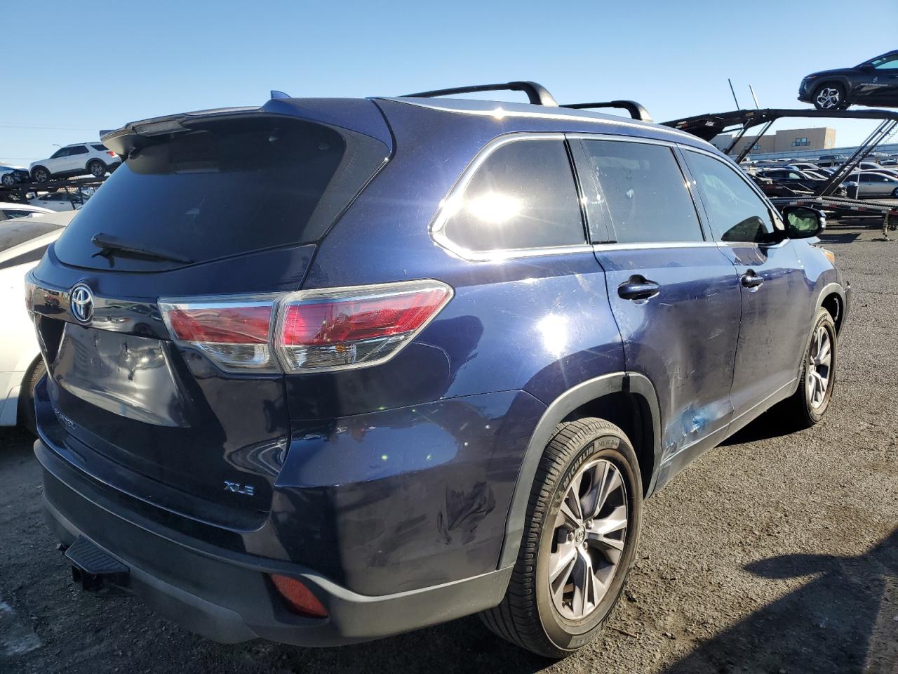 2015 Toyota Highlander VIN 5TDKKRFH9FS114668 Copart auction photo, front end damage thumbnail 3