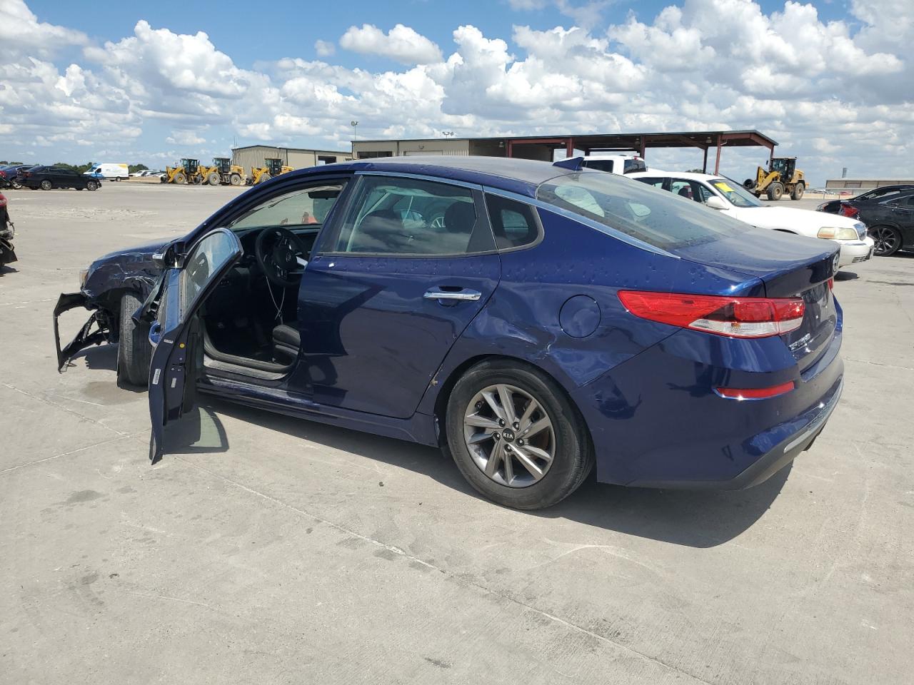 2020 KIA Optima VIN 5XXGT4L31LG386708 Copart auction photo, front end / side damage thumbnail 2