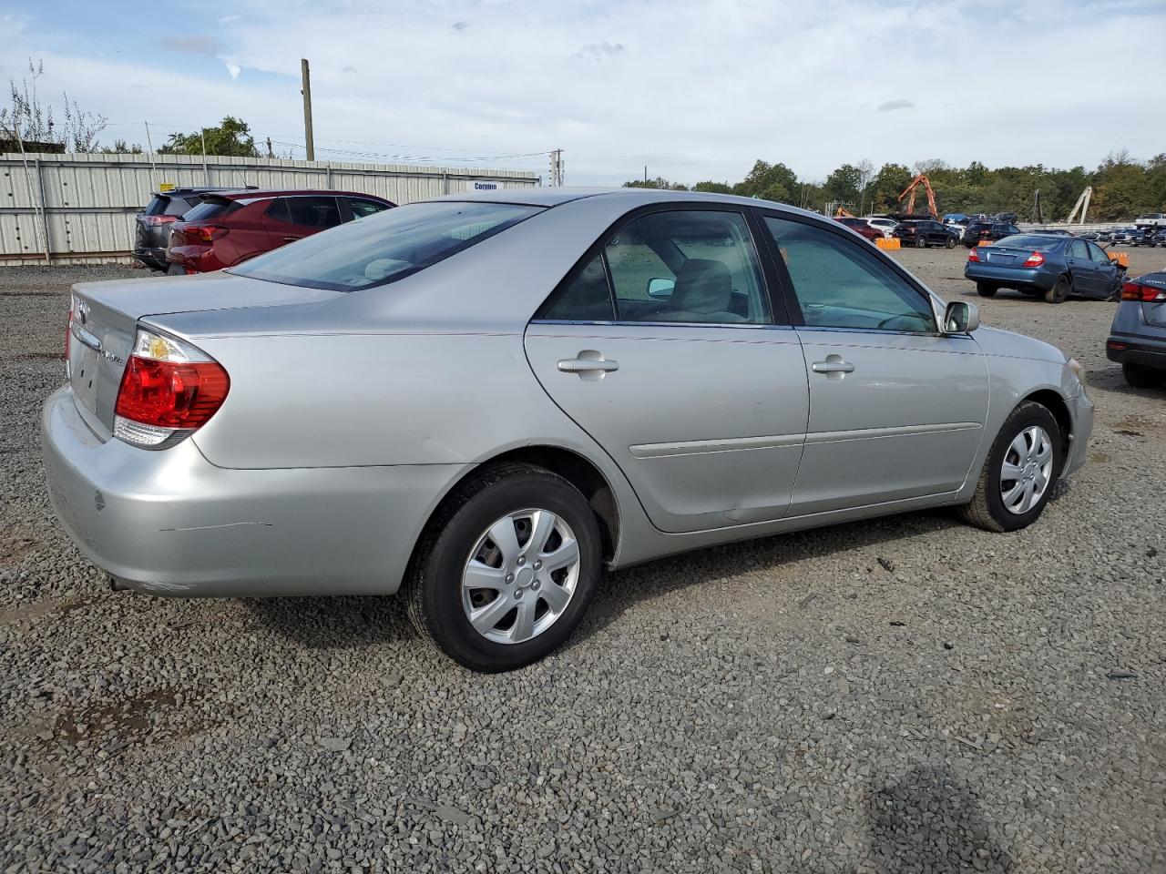 2005 Toyota Camry VIN 4T1BE32K35U596677 Copart auction photo, front end / side damage thumbnail 3