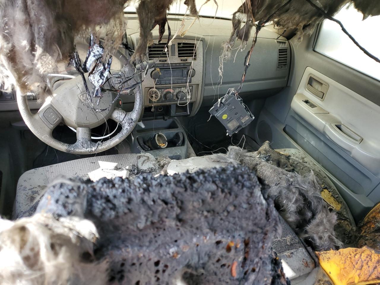 2007 Dodge Dakota VIN 1D7HE48K47S214513 Copart auction photo, burn - interior damage thumbnail 8