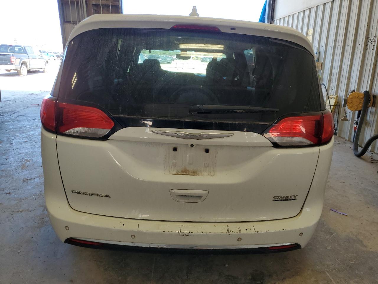 2018 Chrysler Pacifica VIN 2C4RC1FG7JR122614 Copart auction photo, side / undercarriage damage thumbnail 6