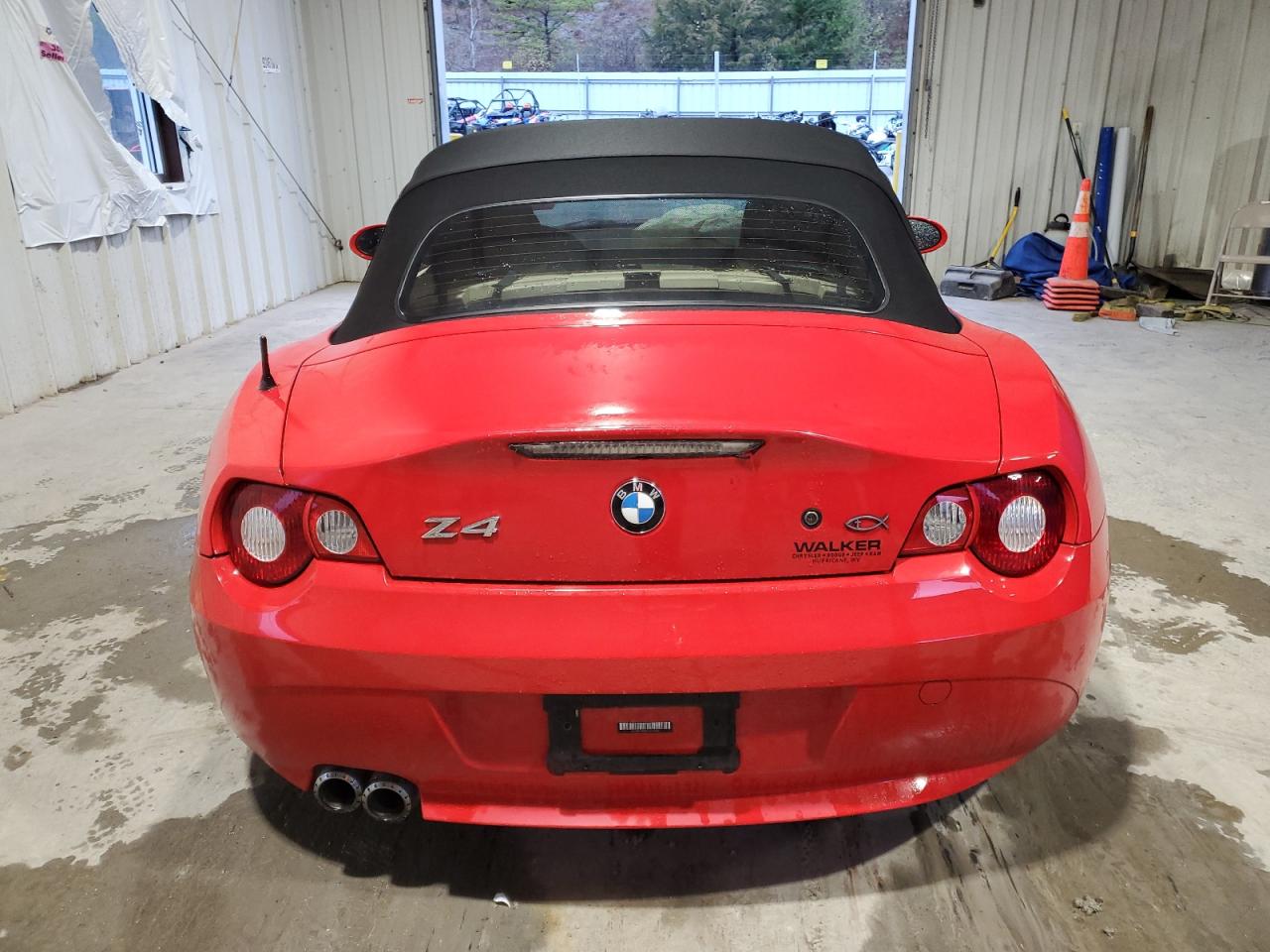 2005 BMW Z4 VIN 4USBT33525LR70442 Copart auction photo, front end / rear end damage thumbnail 6