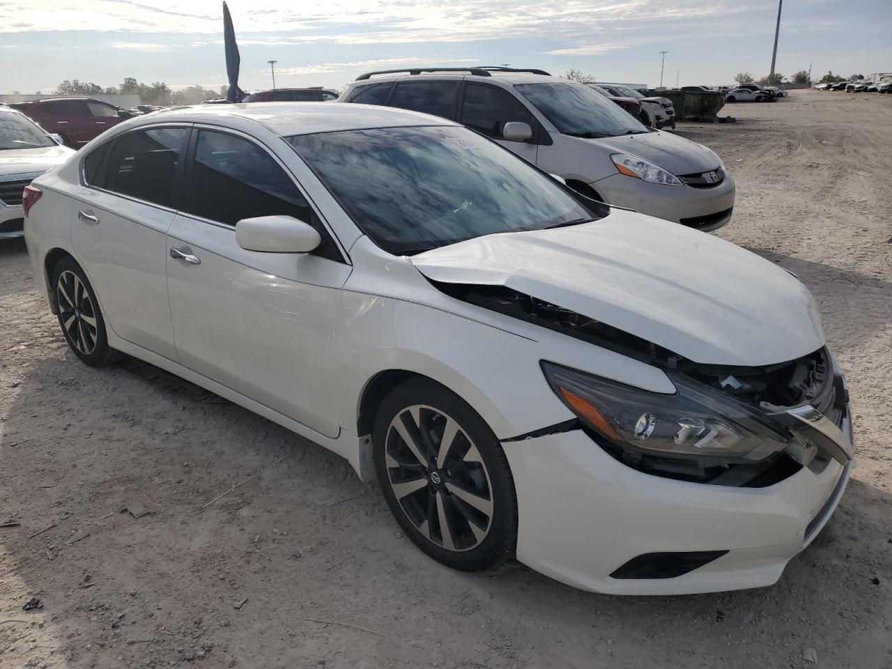 2018 Nissan Altima VIN 1N4AL3AP1JC138371 Copart auction photo, front end / minor dent/scratches damage thumbnail 4