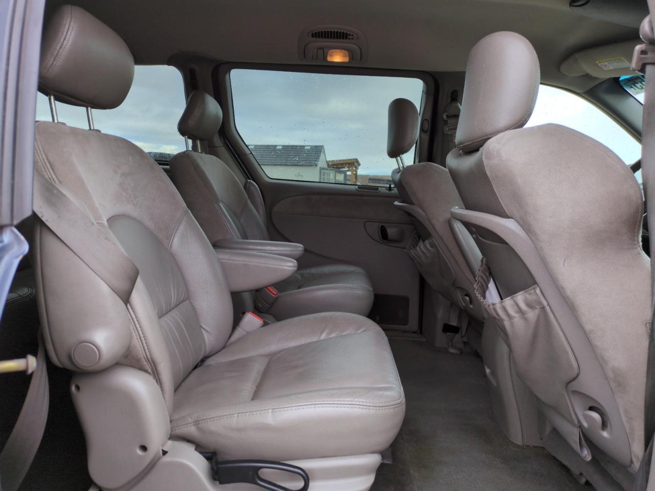 2001 Chrysler Town & Country VIN 2C8GT64L81R285694 Copart auction photo, front end damage thumbnail 11