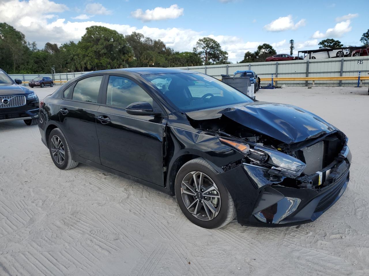 2024 KIA Forte VIN 3KPF24AD1RE824400 Copart auction photo, front end / minor dent/scratches damage thumbnail 4