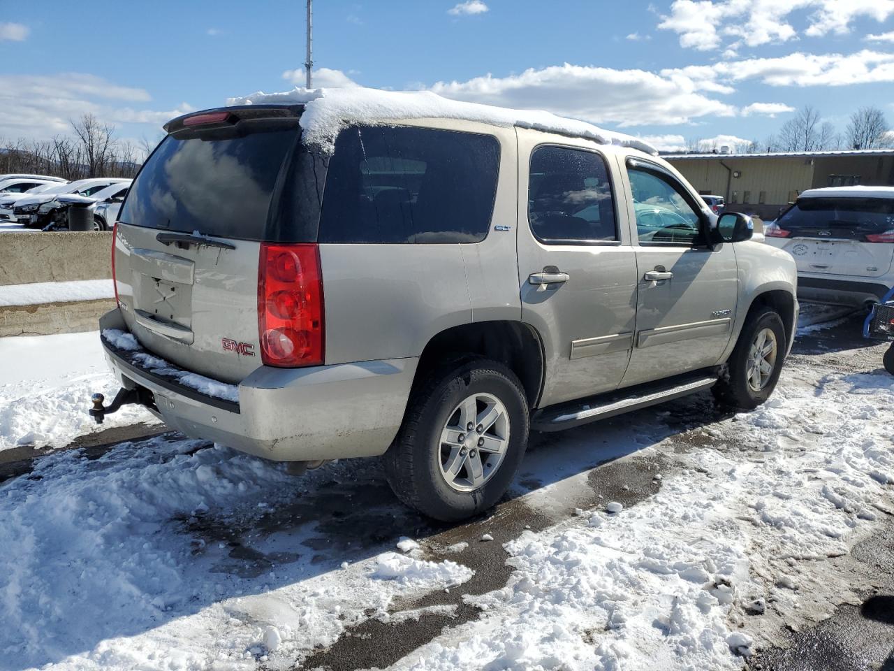 2013 GMC Yukon VIN 1GKS2CE02DR333402 Copart auction photo, front end / minor dent/scratches damage thumbnail 3