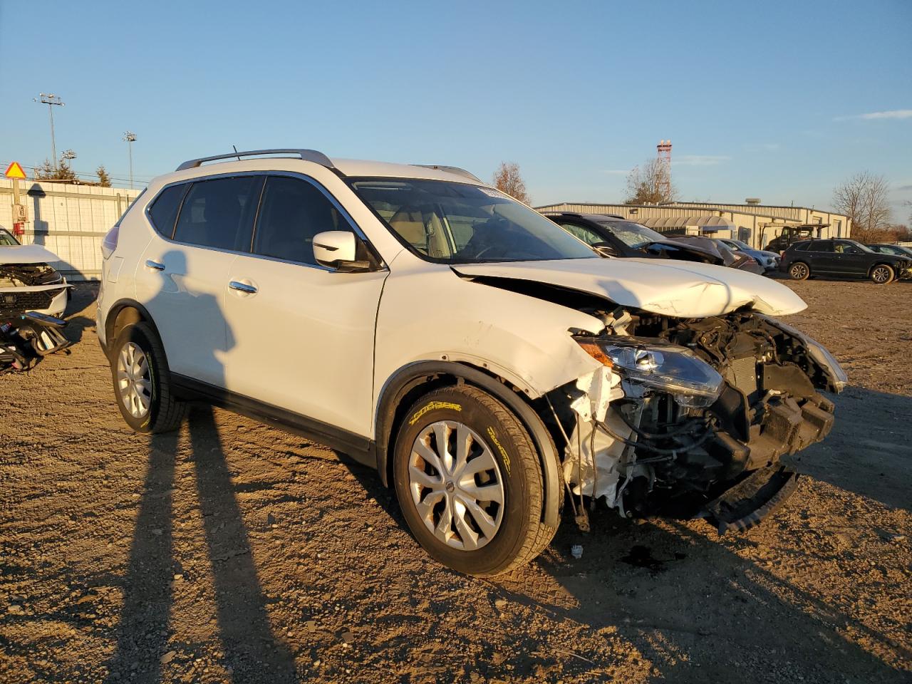 2016 Nissan Rogue VIN KNMAT2MV7GP725142 Copart auction photo, front end / minor dent/scratches damage thumbnail 4