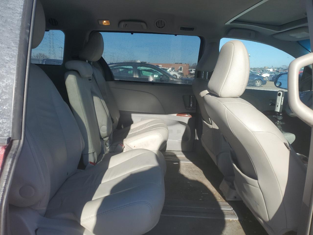 2013 Toyota Sienna VIN 5TDYK3DC3DS401743 Copart auction photo, front end / minor dent/scratches damage thumbnail 11