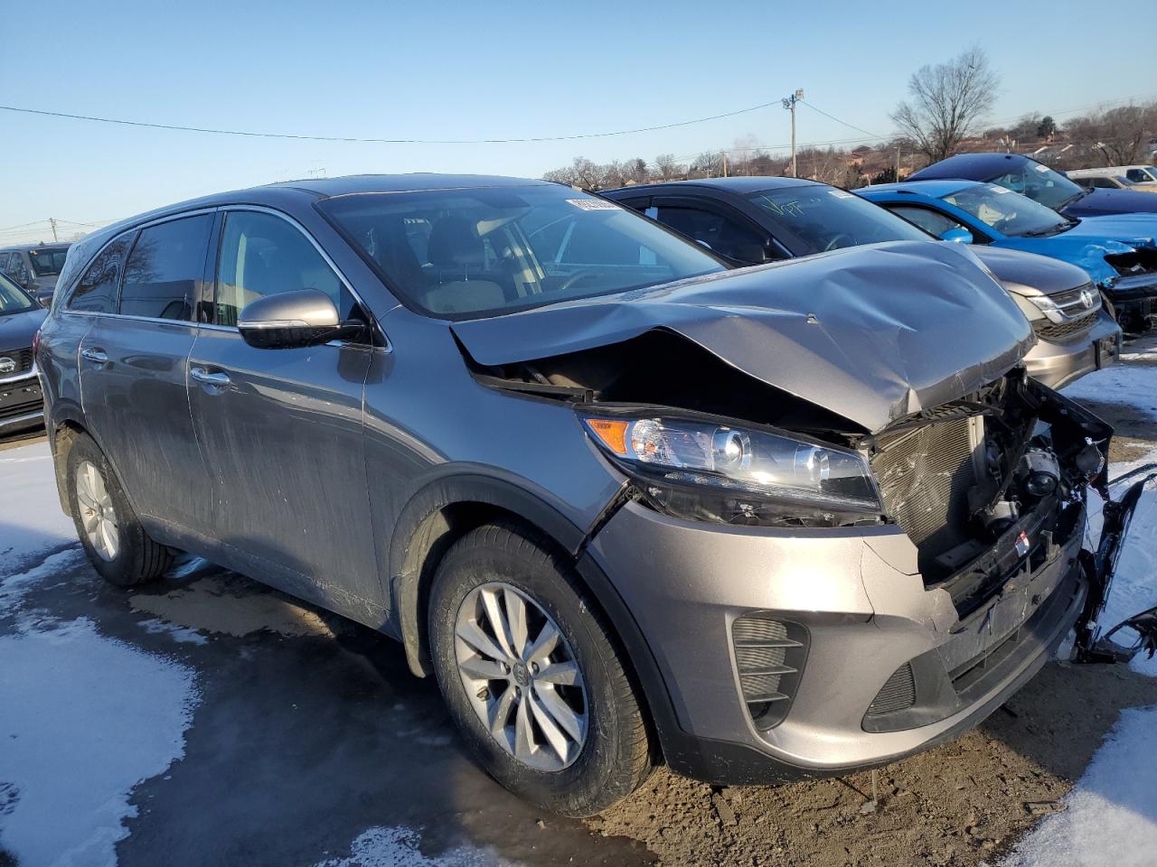 2019 KIA Sorento VIN 5XYPG4A39KG552541 Copart auction photo, front end damage thumbnail 4