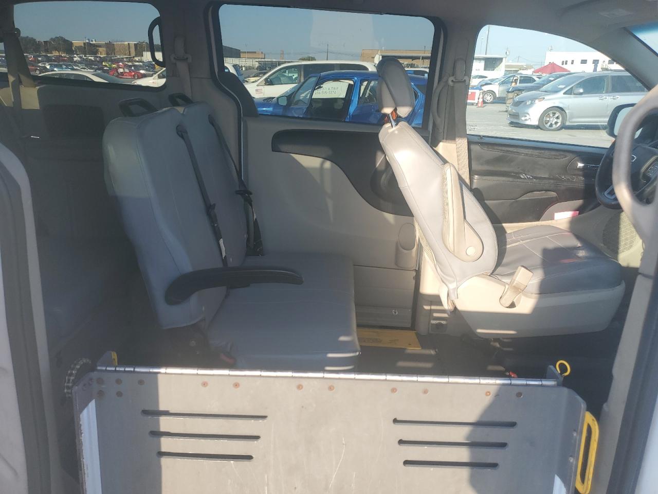 2017 Dodge Caravan VIN 2C4RDGBG5HR762207 Copart auction photo, normal wear damage thumbnail 10