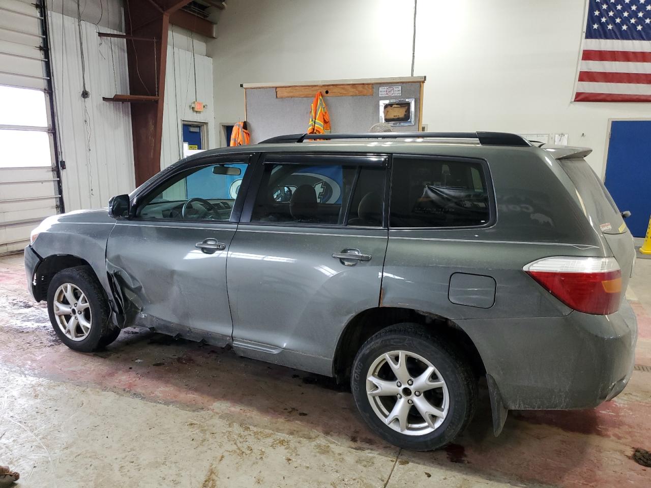 2010 Toyota Highlander VIN 5TDBK3EH9AS028333 Copart auction photo, side damage thumbnail 2