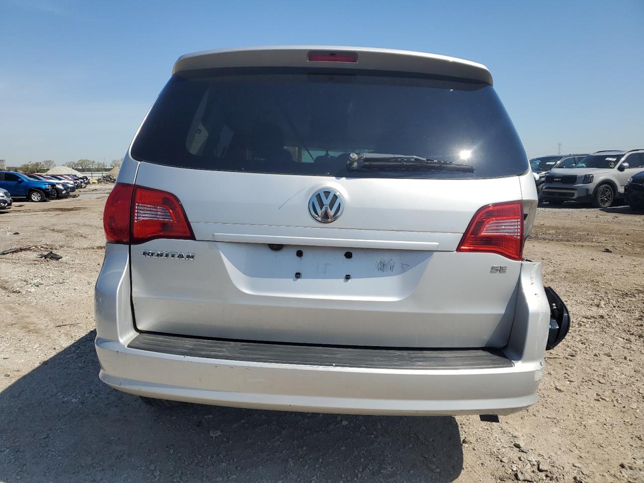2011 Volkswagen Routan VIN 2V4RW3DG0BR621820 Copart auction photo, front end / rear end damage thumbnail 6