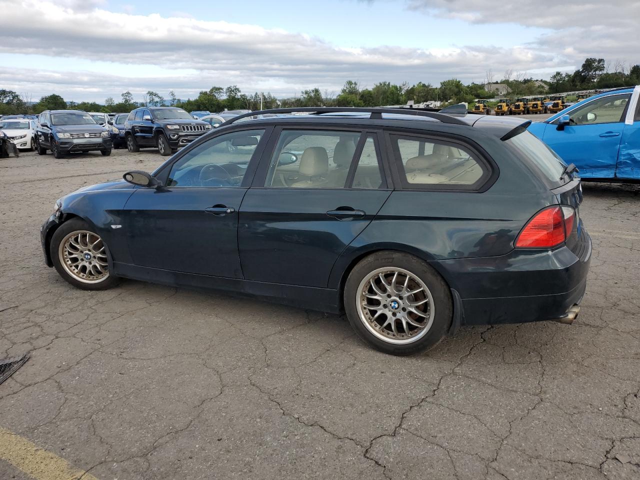 2007 BMW 3er VIN WBAVS13537FX15839 Copart auction photo, front end / side damage thumbnail 2
