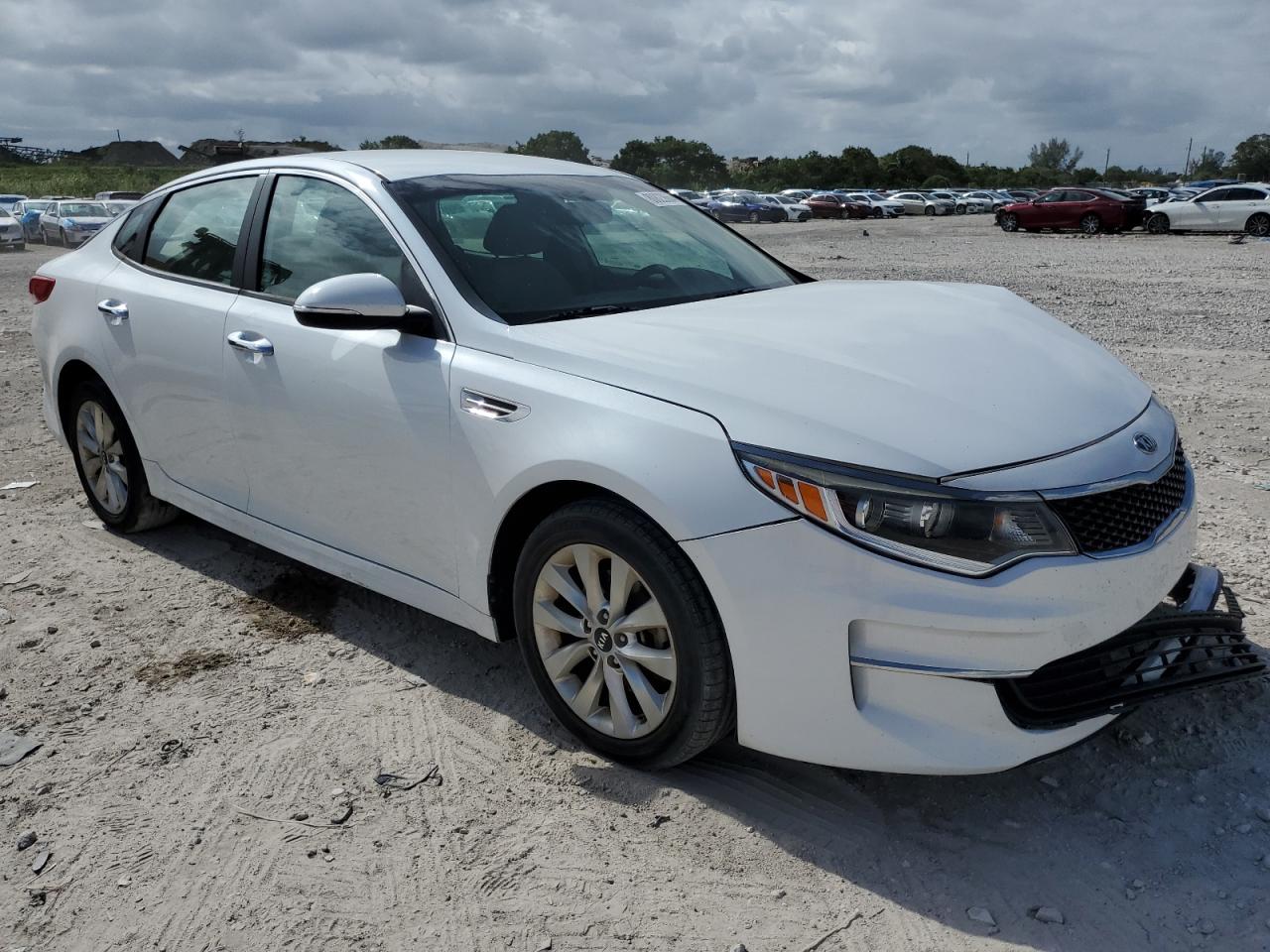 2018 KIA Optima VIN 5XXGT4L37JG251438 Copart auction photo, front end / minor dent/scratches damage thumbnail 4