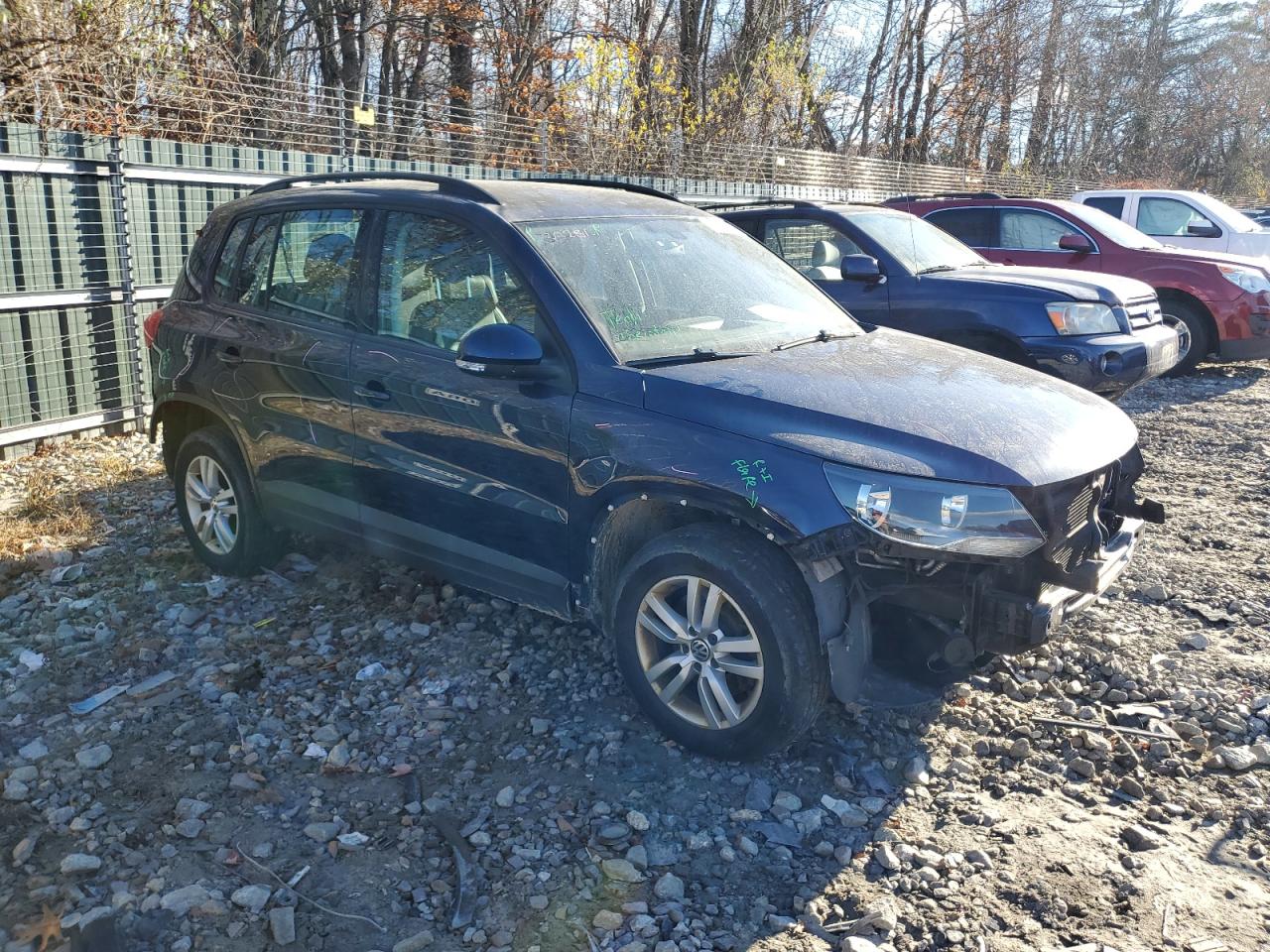 2016 Volkswagen Tiguan VIN WVGBV7AX5GW563210 Copart auction photo, front end / side damage thumbnail 4