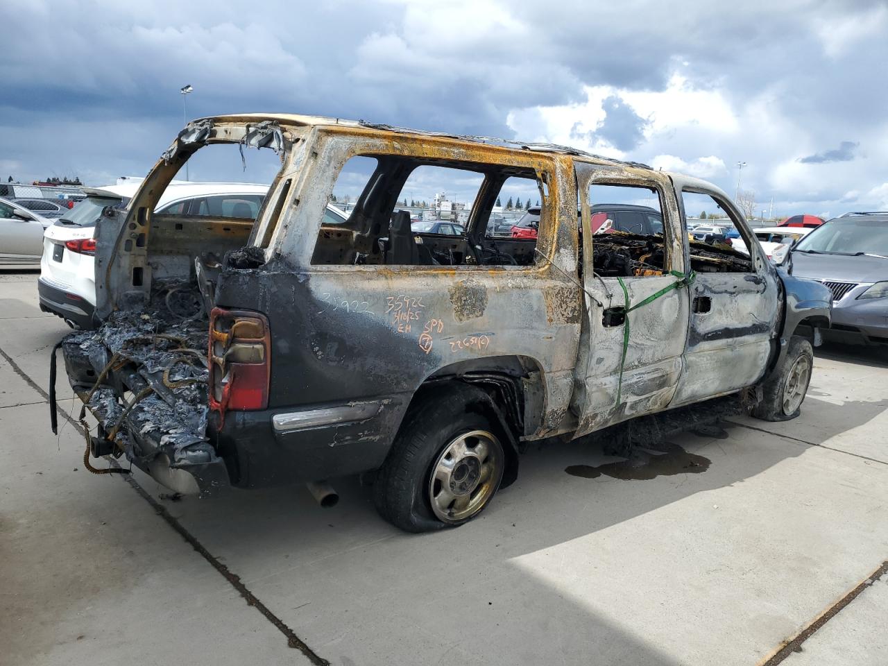 2002 GMC Yukon VIN 1GKFK16T42J116430 Copart auction photo, burn damage thumbnail 3