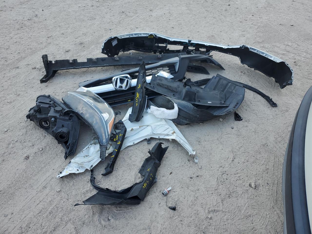 2018 Honda CR-V VIN 2HKRW5H33JH421961 Copart auction photo, front end damage thumbnail 13