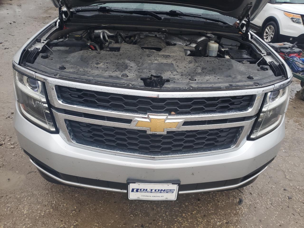 2016 Chevrolet Suburban VIN 1GNSKHKC1GR257416 Copart auction photo, minor dent/scratches damage thumbnail 12