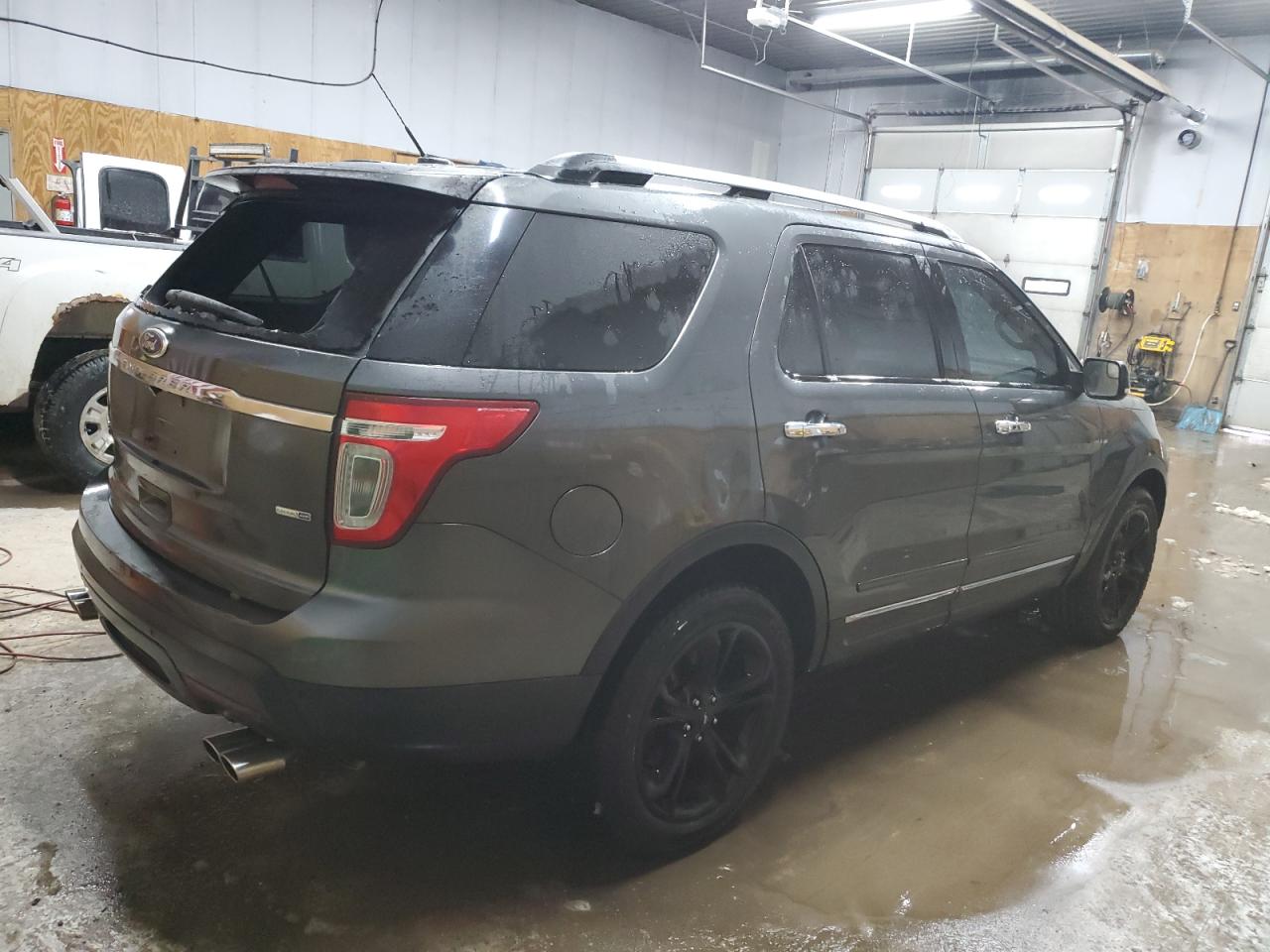 2015 Ford Explorer VIN 1FM5K8F82FGB98412 Copart auction photo, burn / minor dent/scratches damage thumbnail 3