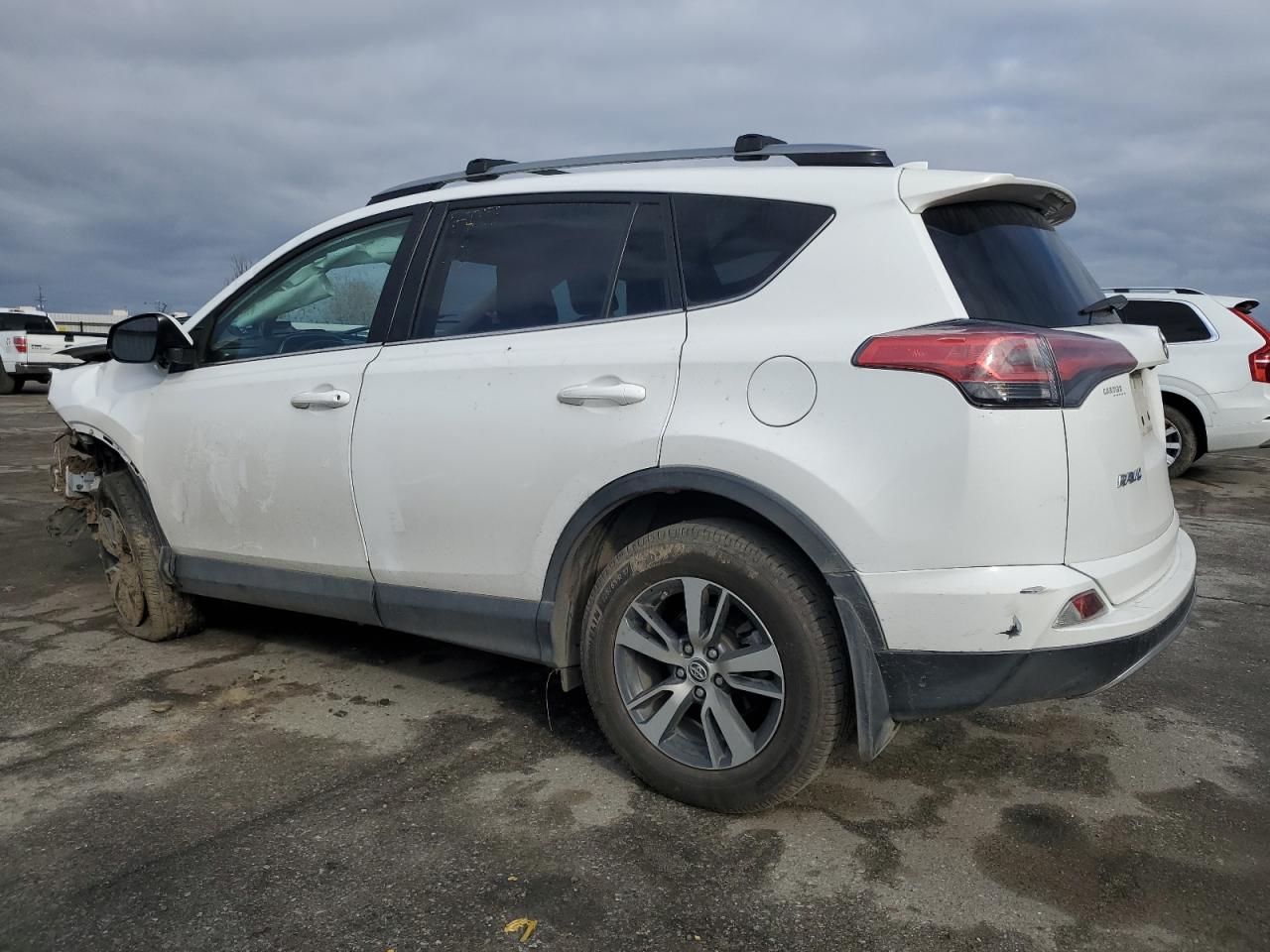 2018 Toyota RAV 4 VIN 2T3WFREV1JW471752 Copart auction photo, front end / minor dent/scratches damage thumbnail 2