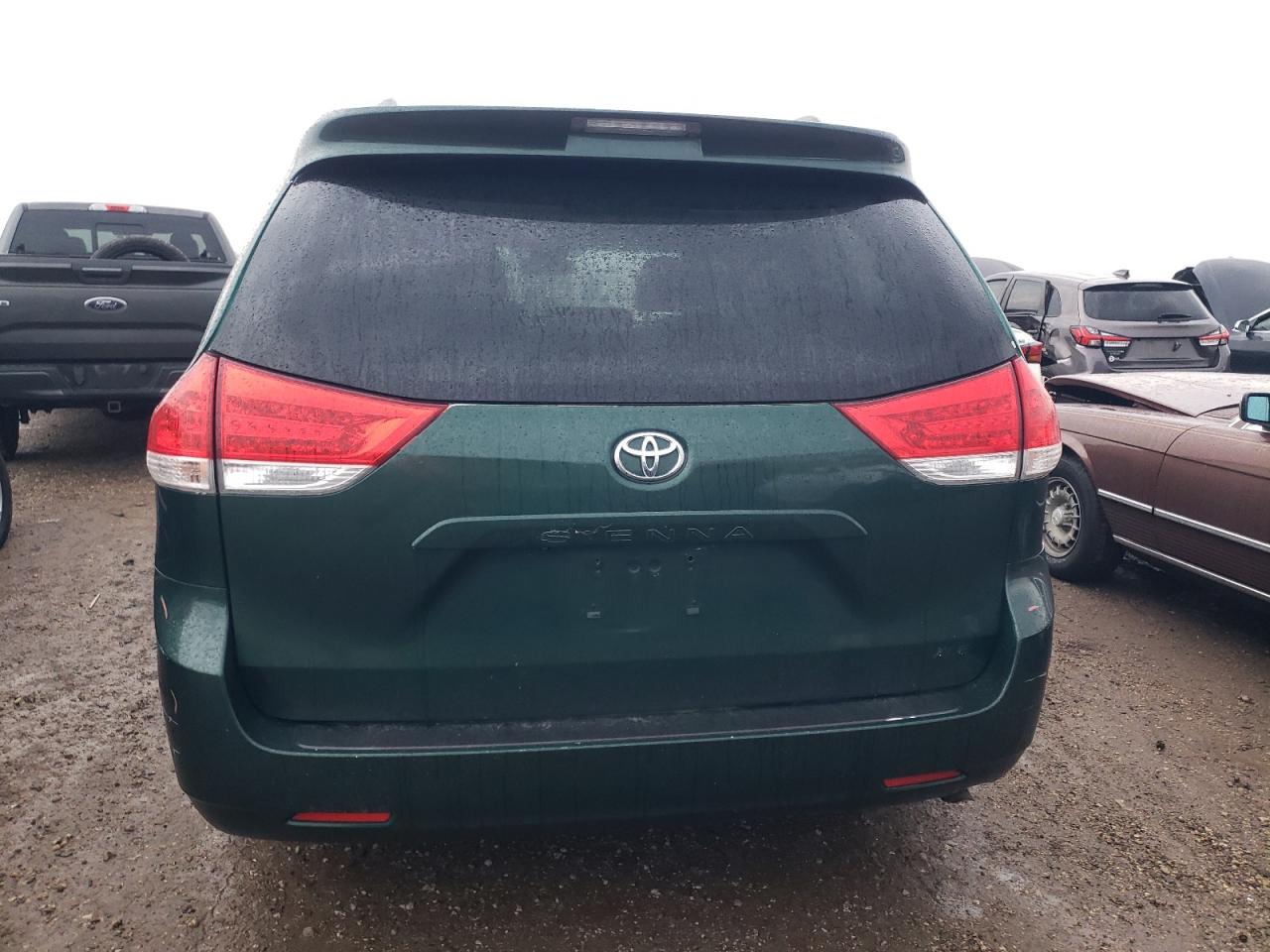 2011 Toyota Sienna VIN 5TDYK3DC0BS003290 Copart auction photo, front end / minor dent/scratches damage thumbnail 6