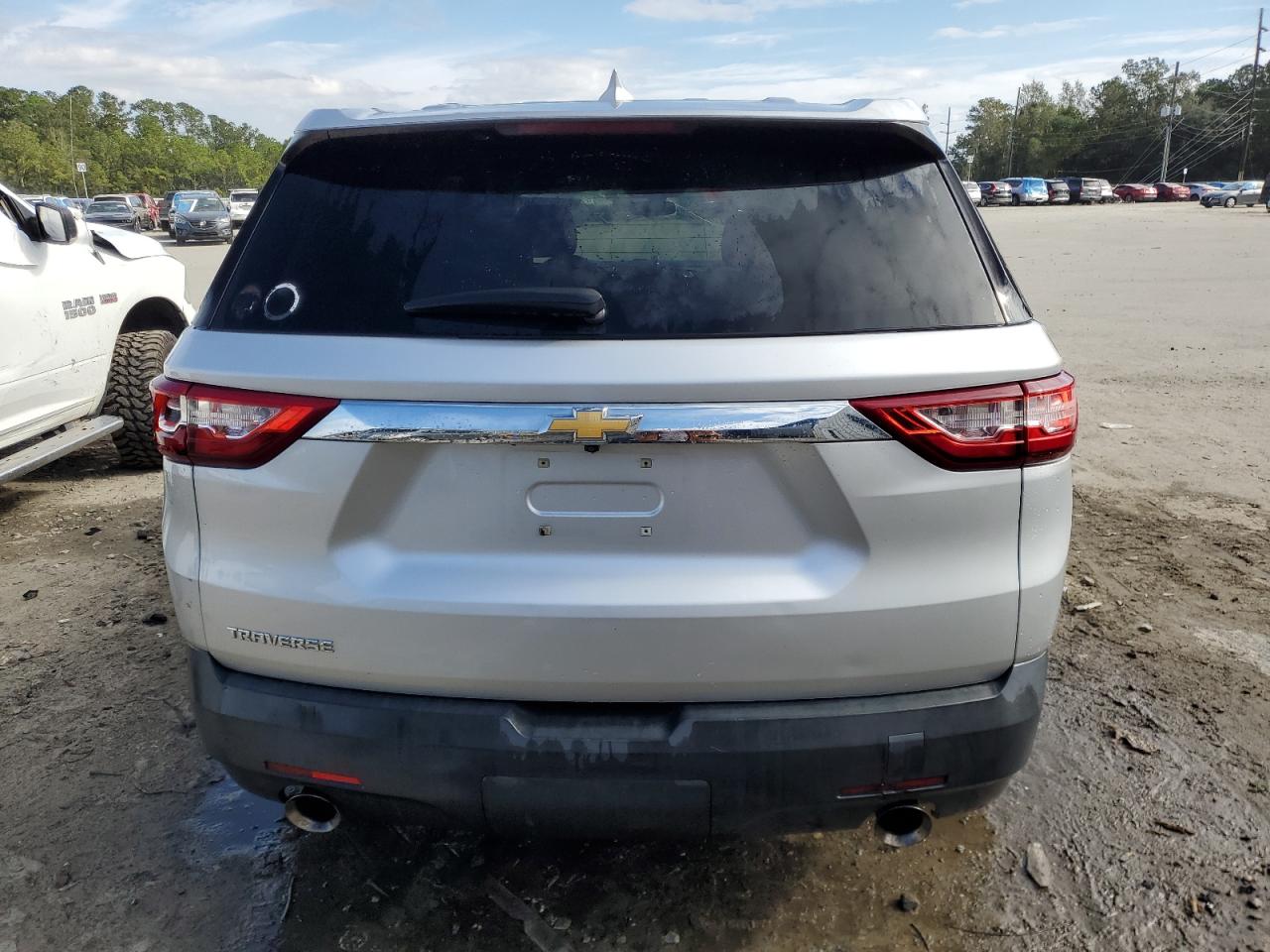 2019 Chevrolet Traverse VIN 1GNERFKW1KJ162420 Copart auction photo, side / front end damage thumbnail 6