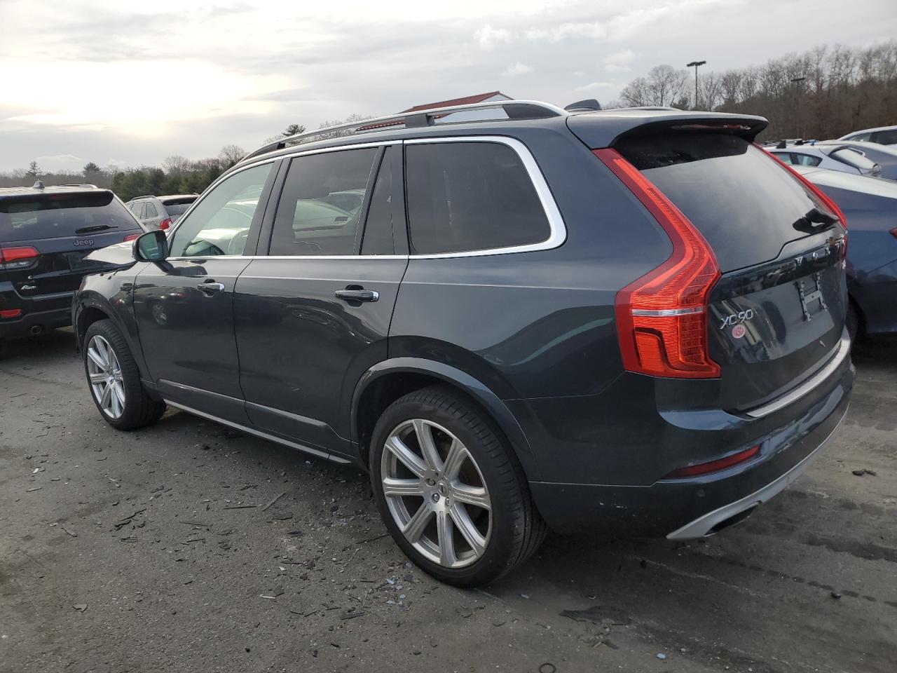 2017 Volvo XC90 VIN YV4A22PK8H1183569 Copart auction photo, front end / minor dent/scratches damage thumbnail 2