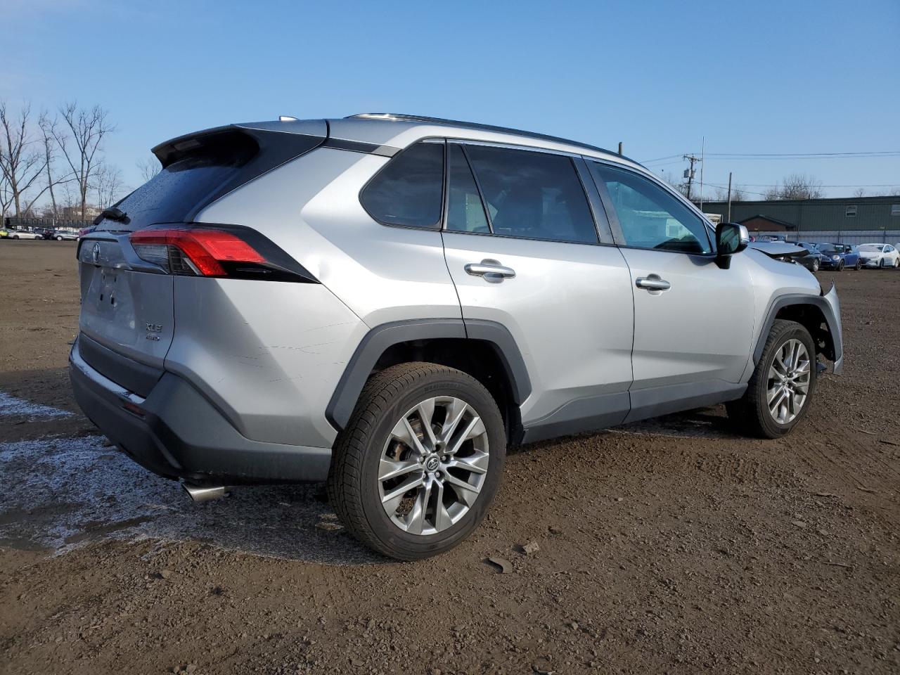 2020 Toyota RAV 4 VIN 2T3A1RFV8LW102297 Copart auction photo, front end damage thumbnail 3