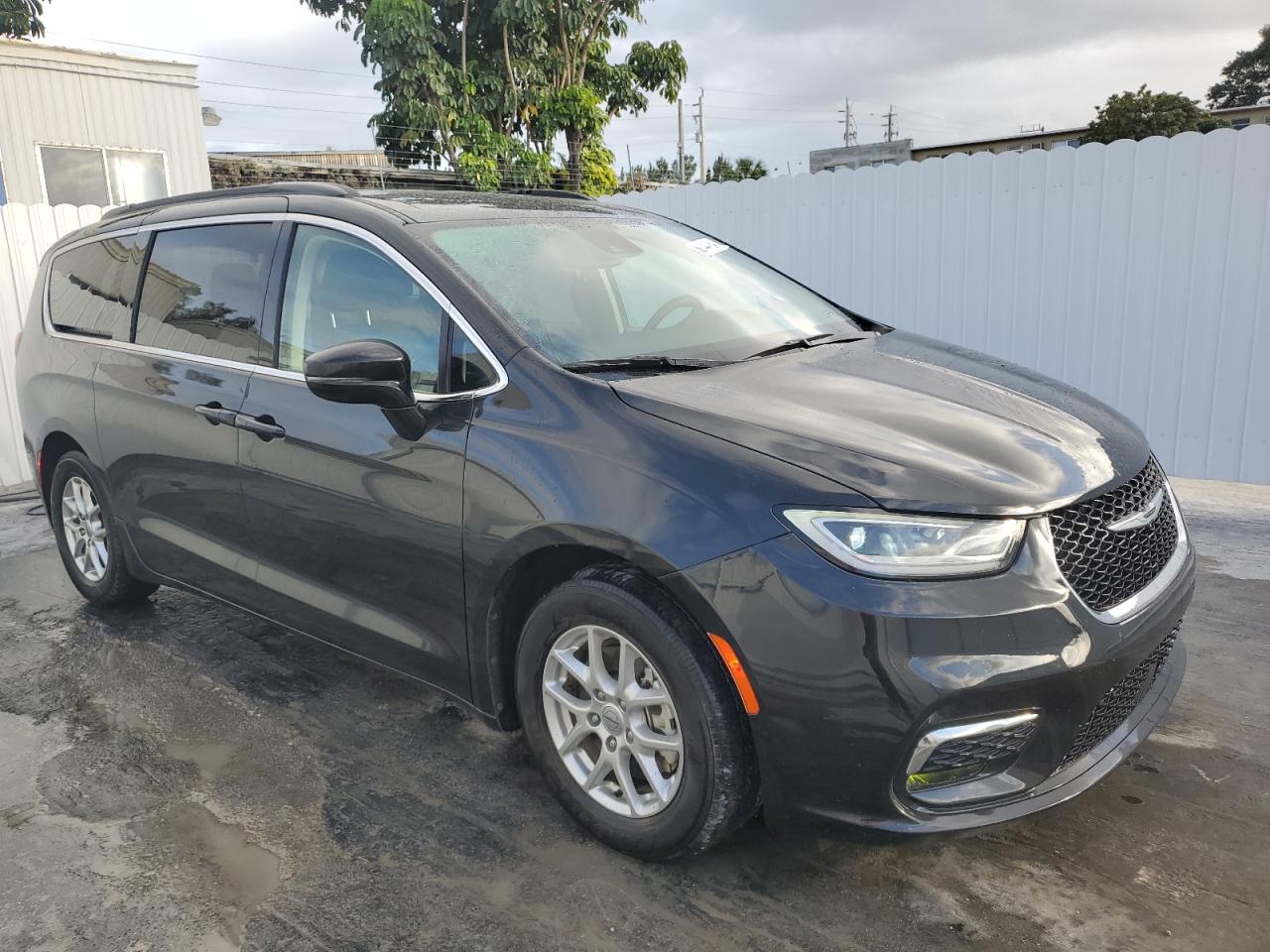 2022 Chrysler Pacifica VIN 2C4RC1BG1NR154244 Copart auction photo, water/flood damage thumbnail 4