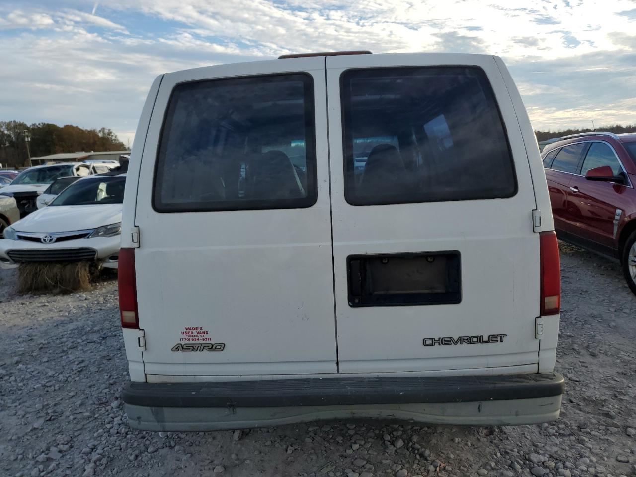 2000 Chevrolet Astro VIN 1GCDM19W1YB184660 Copart auction photo, front end / side damage thumbnail 6