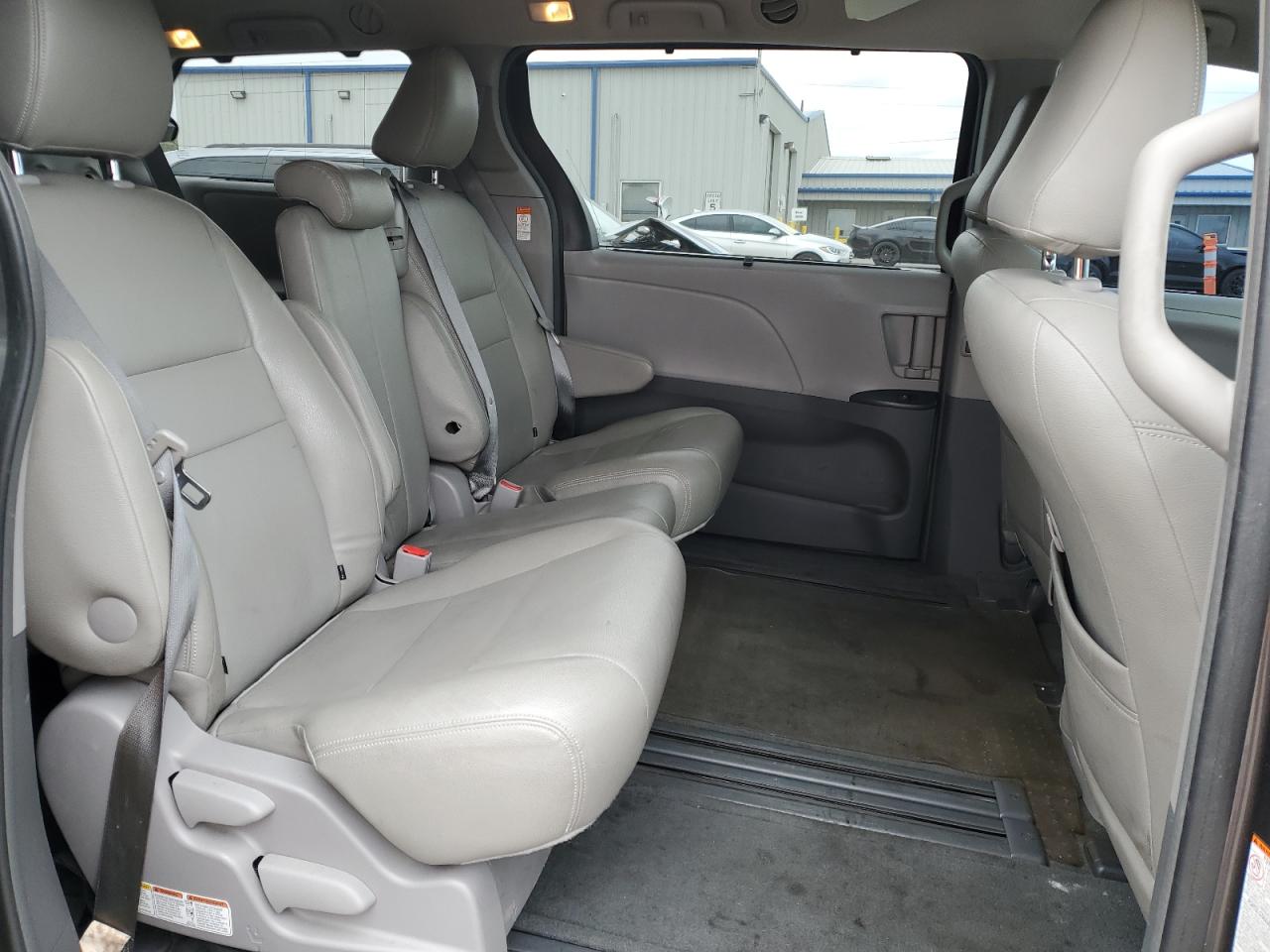 2017 Toyota Sienna VIN 5TDKZ3DC4HS831577 Copart auction photo, rear end damage thumbnail 11