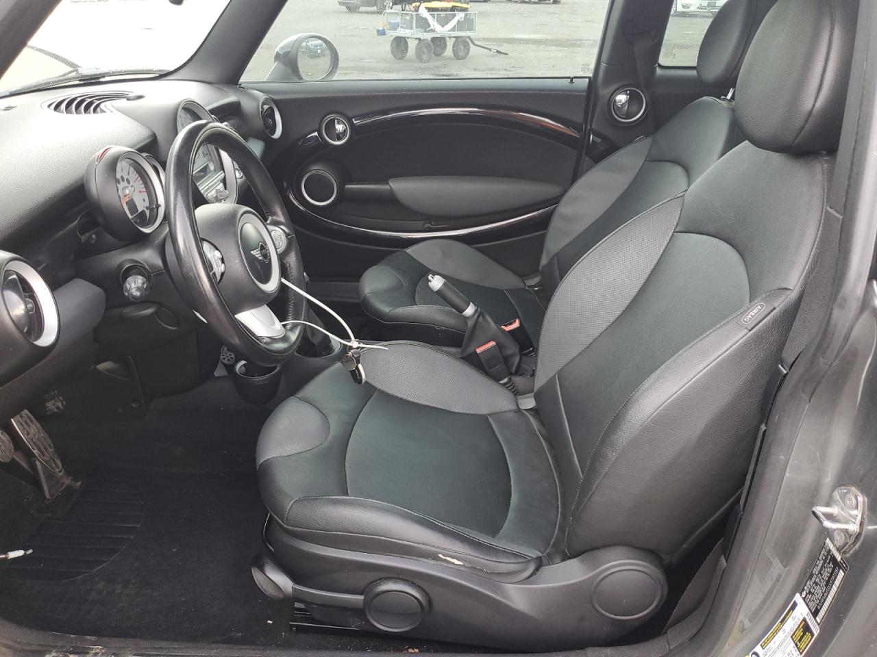 2009 MINI Cooper VIN WMWMM335X9TP73159 Copart auction photo, all over / vandalism damage thumbnail 7