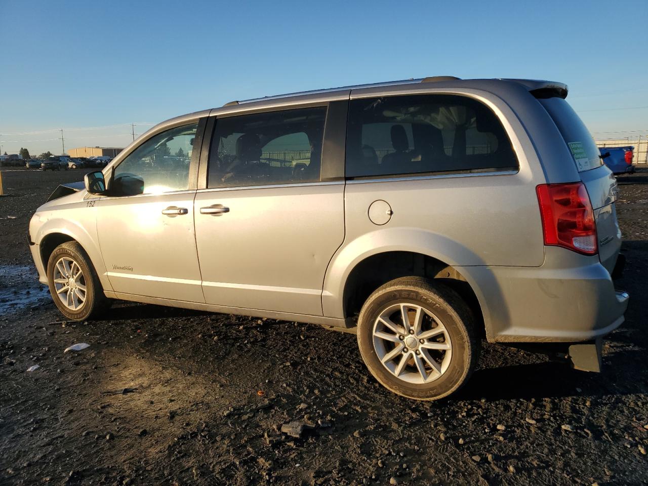 2018 Dodge Caravan VIN 2C4RDGCG2JR265152 Copart auction photo, all over damage thumbnail 2