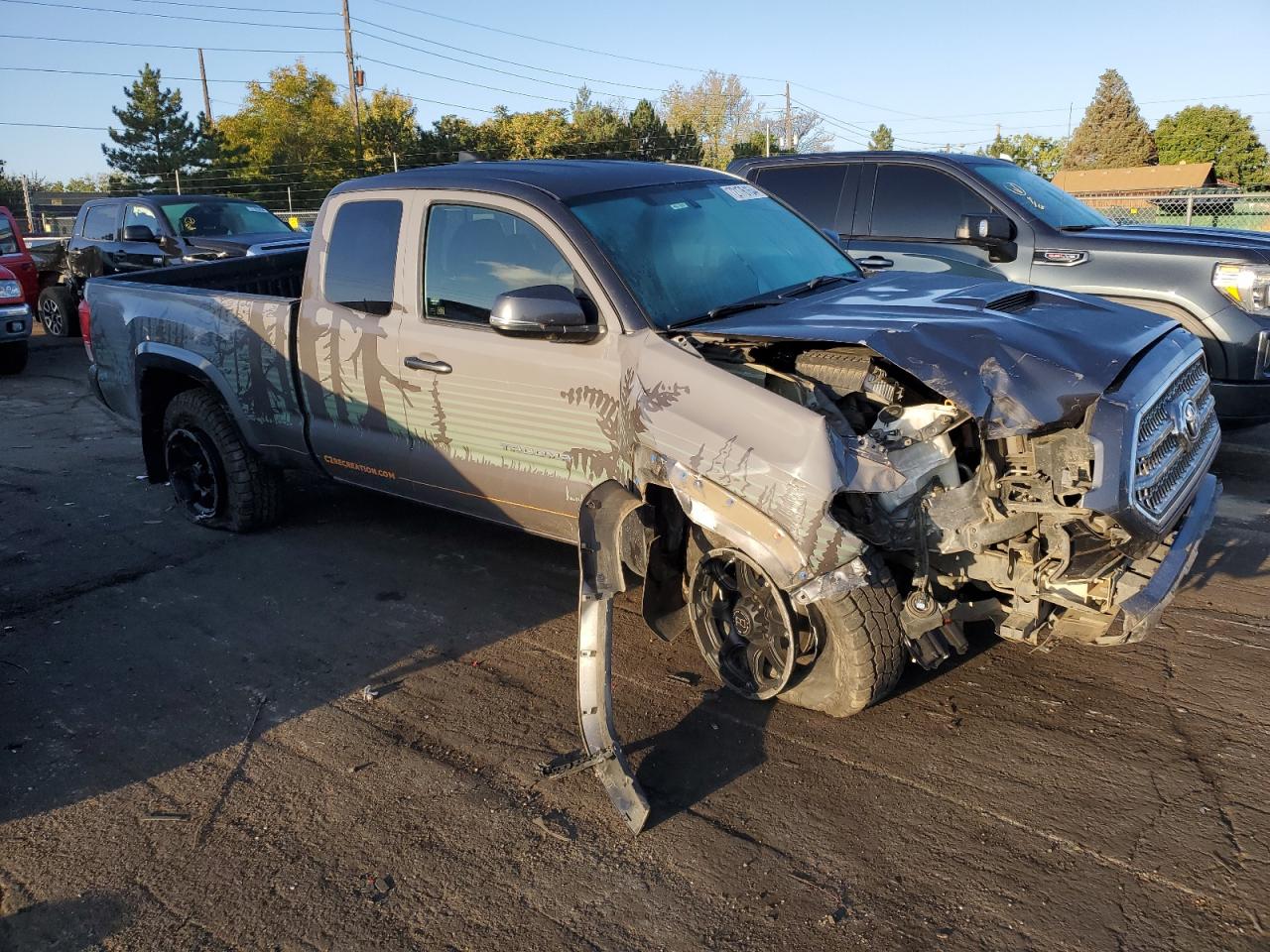 2017 Toyota Tacoma VIN 5TFSZ5AN2HX106460 Copart auction photo, front end damage thumbnail 4