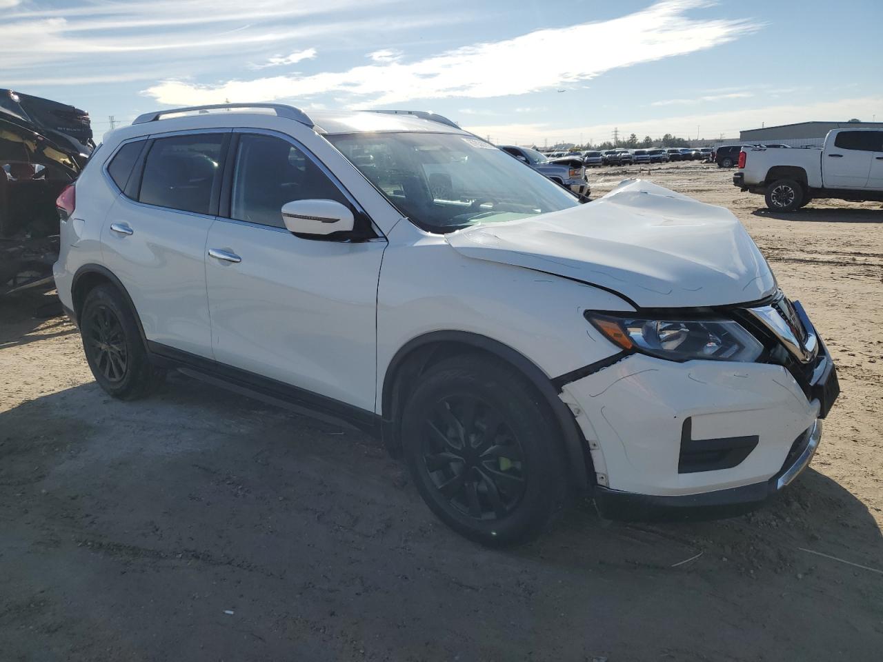 2017 Nissan Rogue VIN KNMAT2MT8HP579544 Copart auction photo, front end / minor dent/scratches damage thumbnail 4