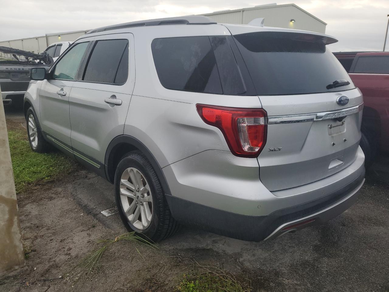 2017 Ford Explorer VIN 1FM5K7D8XHGD49514 Copart auction photo, water/flood damage thumbnail 2