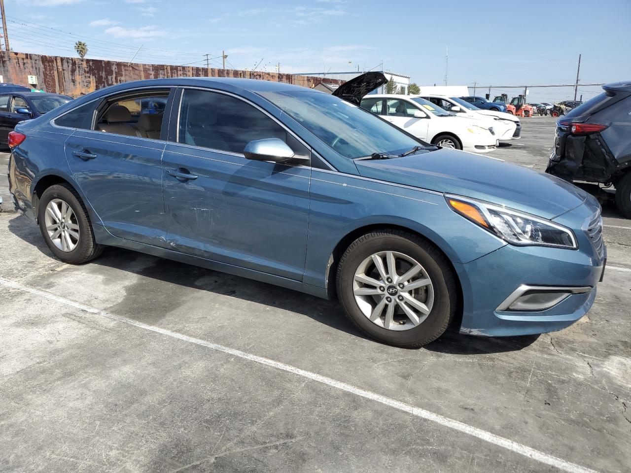 2017 Hyundai Sonata VIN 5NPE24AF9HH577117 Copart auction photo, vandalism damage thumbnail 4
