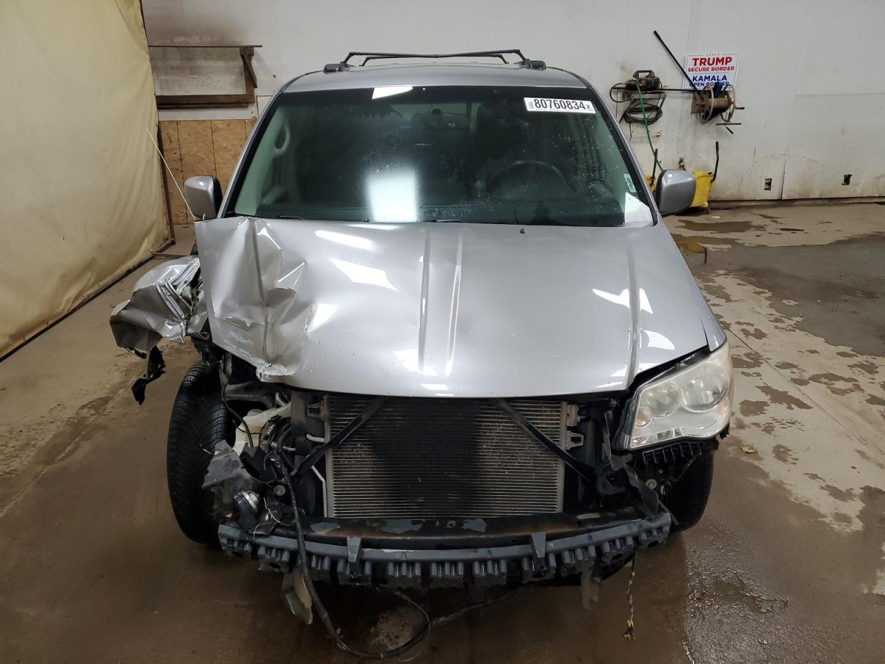 2013 Chrysler Town & Country VIN 2C4RC1BG8DR706028 Copart auction photo, front end / minor dent/scratches damage thumbnail 5