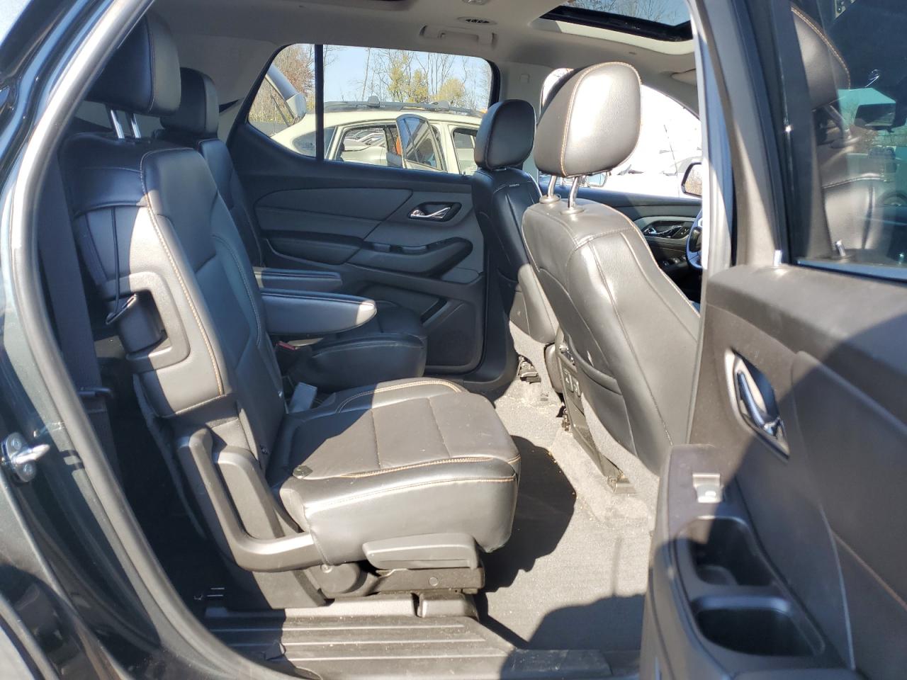 2019 Chevrolet Traverse VIN 1GNEVHKW4KJ121643 Copart auction photo, front end / minor dent/scratches damage thumbnail 12