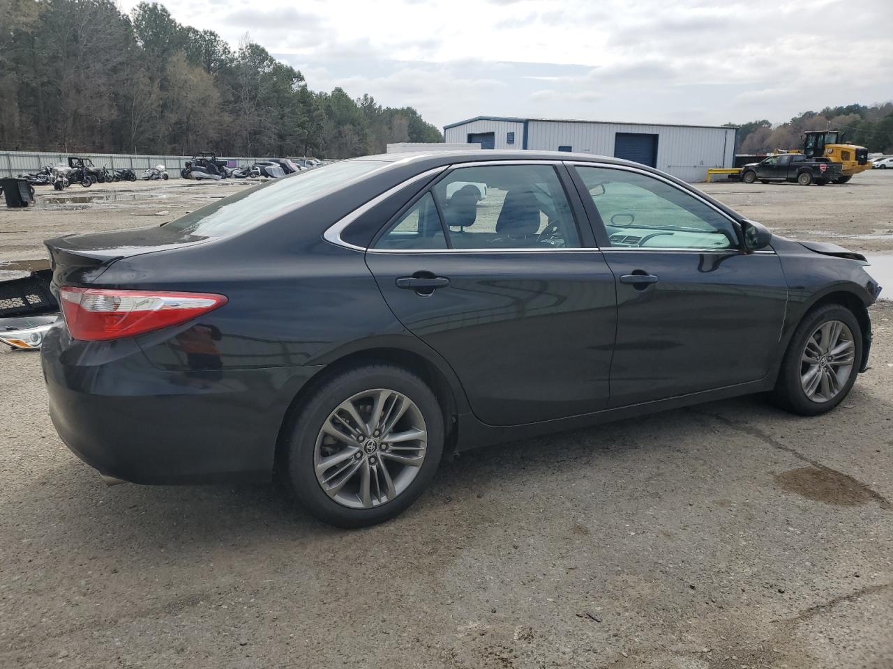 2015 Toyota Camry VIN 4T1BF1FKXFU996510 Copart auction photo, all over / minor dent/scratches damage thumbnail 3