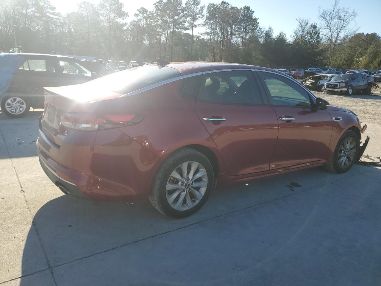 2018 KIA Optima VIN 5XXGT4L38JG234860 Copart auction photo, front end damage thumbnail 3