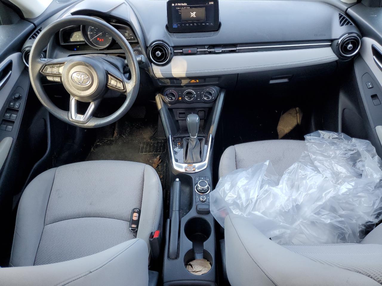 2020 Toyota Yaris VIN 3MYDLBJV7LY702181 Copart auction photo, rear end damage thumbnail 8