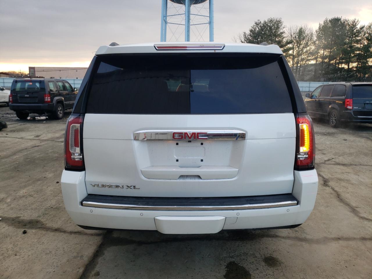 2017 GMC Yukon VIN 1GKS2HKJ9HR197995 Copart auction photo, front end damage thumbnail 6