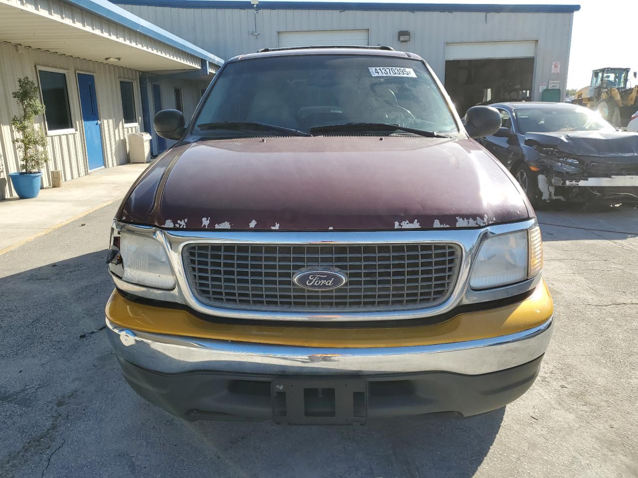 2001 Ford Expedition VIN 1FMRU15W21LB26189 Copart auction photo, rear end / front end damage thumbnail 5