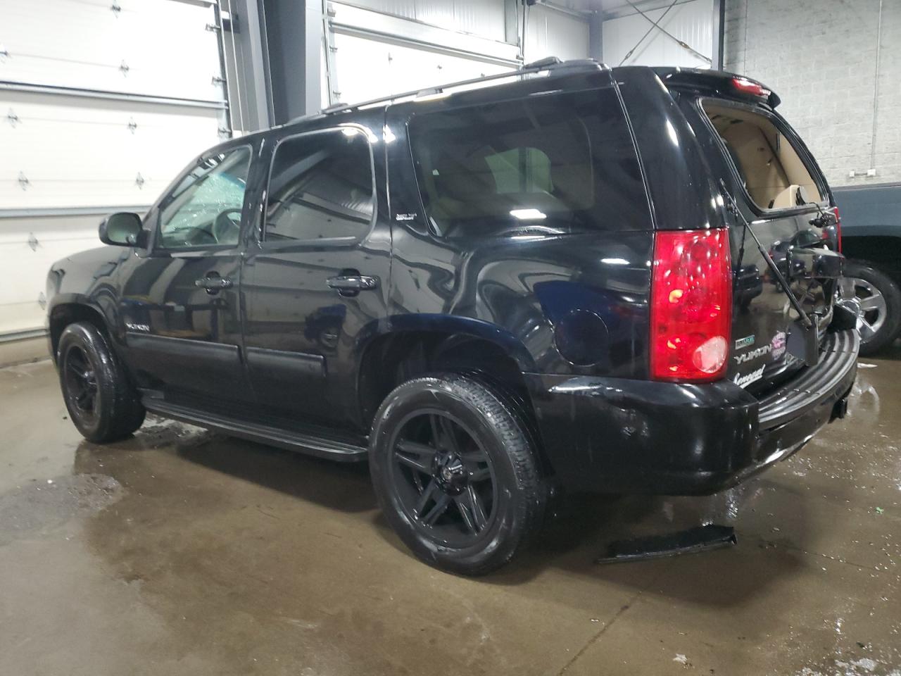 2011 GMC Yukon VIN 1GKS2CE0XBR368931 Copart auction photo, top/roof / front end damage thumbnail 2