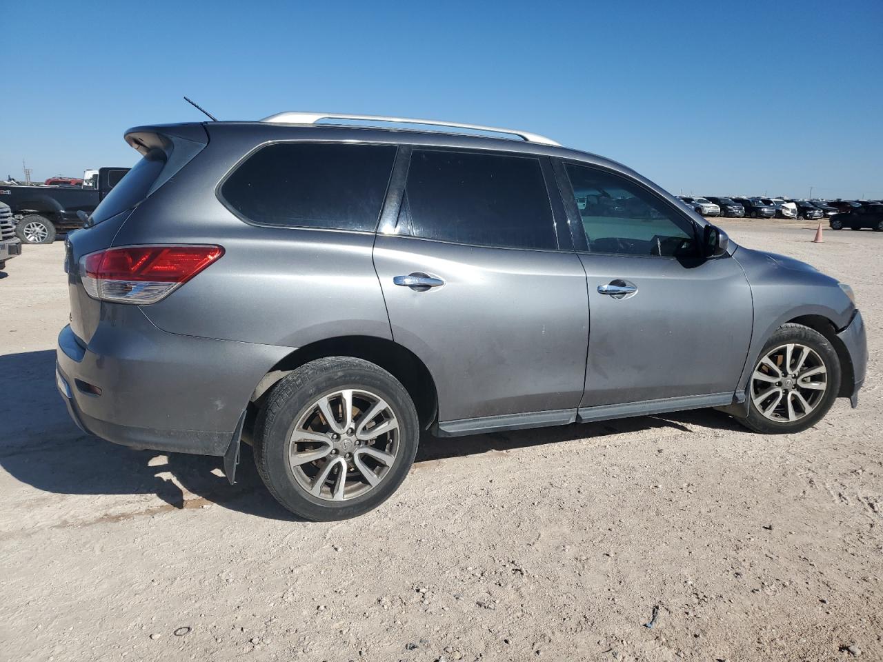 2015 Nissan Pathfinder VIN 5N1AR2MN5FC672814 Copart auction photo, all over damage thumbnail 3