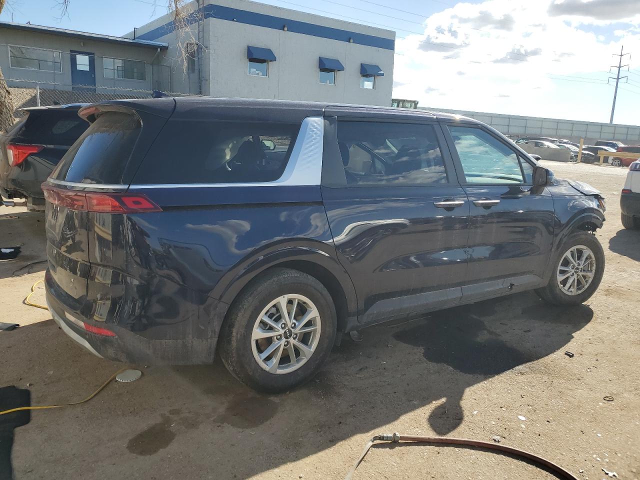 2024 KIA Carnival VIN KNDNB4H38R6441066 Copart auction photo, front end / side damage thumbnail 3